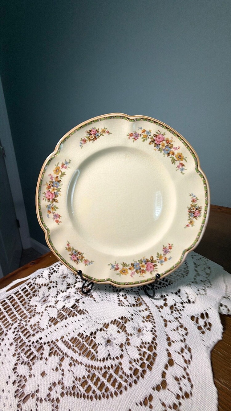#62 Vintage Johnson Brothers Victorian pattern. Call out.